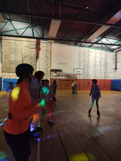 Rollerdance des Nougats Roulants – soirée glisse, rires et disco sur roulettes !