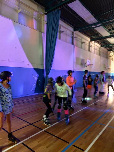Rollerdance des Nougats Roulants – soirée glisse, rires et disco sur roulettes !