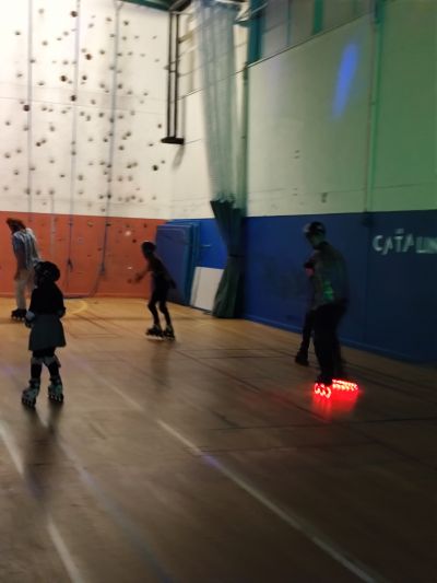 Rollerdance des Nougats Roulants – soirée glisse, rires et disco sur roulettes !